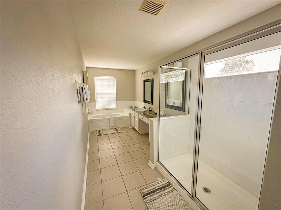 For Sale: $750,000 (6 beds, 4 baths, 2812 Square Feet)