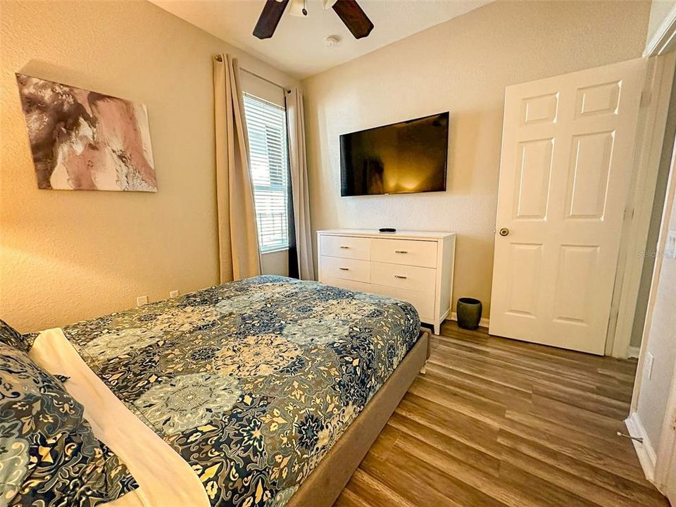 For Sale: $750,000 (6 beds, 4 baths, 2812 Square Feet)