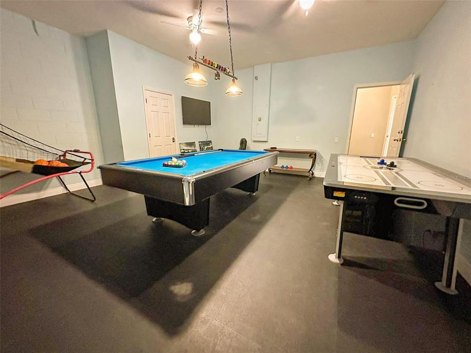 For Sale: $750,000 (6 beds, 4 baths, 2812 Square Feet)