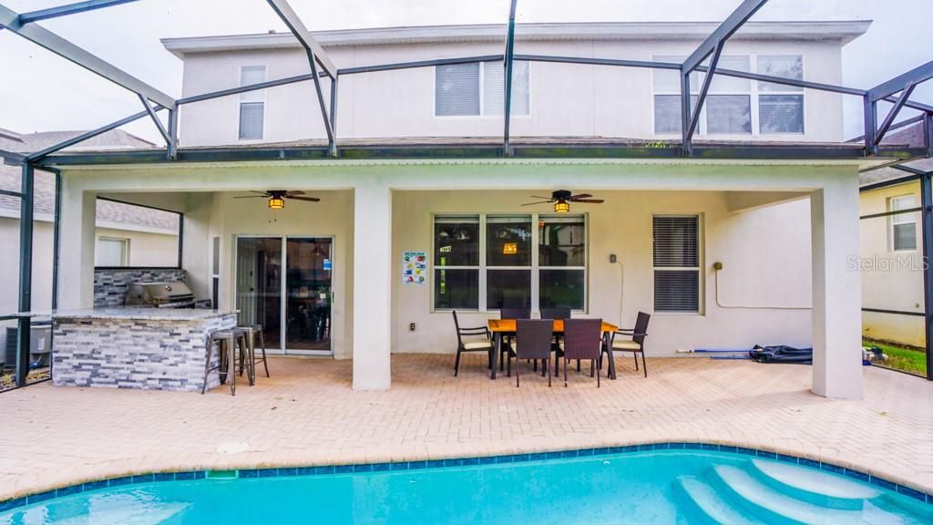 For Sale: $750,000 (6 beds, 4 baths, 2812 Square Feet)