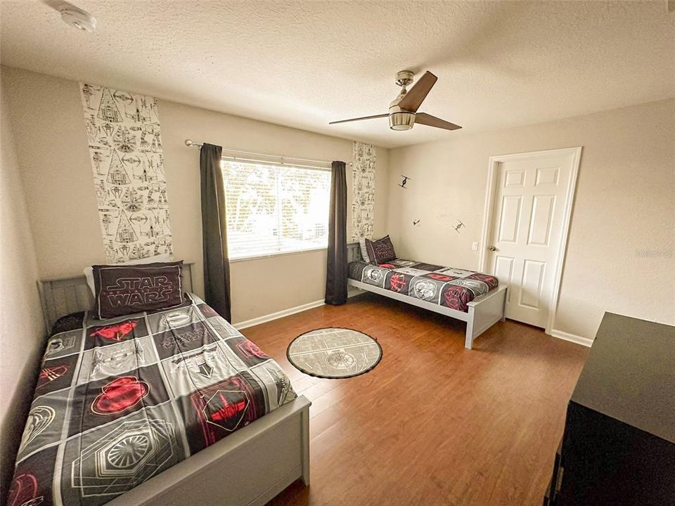 For Sale: $750,000 (6 beds, 4 baths, 2812 Square Feet)