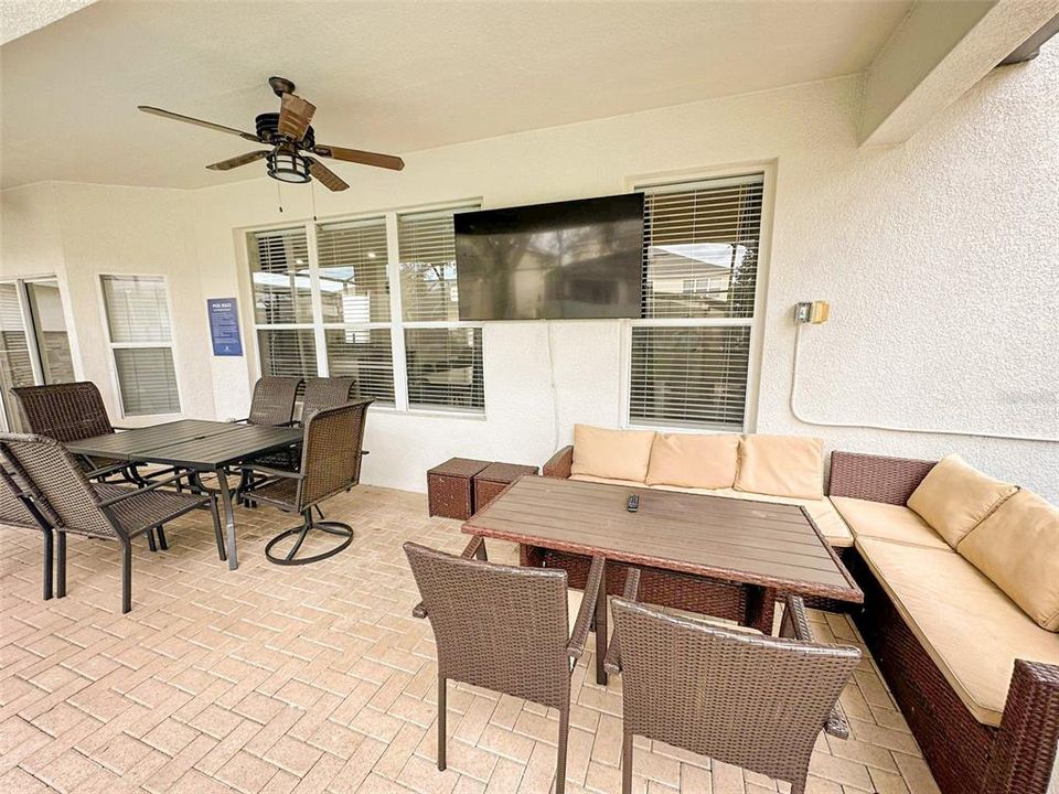 For Sale: $750,000 (6 beds, 4 baths, 2812 Square Feet)