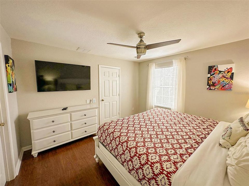 For Sale: $750,000 (6 beds, 4 baths, 2812 Square Feet)