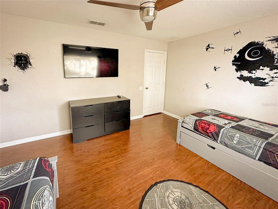 For Sale: $750,000 (6 beds, 4 baths, 2812 Square Feet)