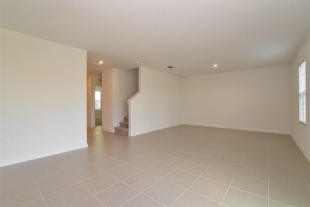 En Renta: $2,225 (5 camas, 3 baños, 2451 Pies cuadrados)