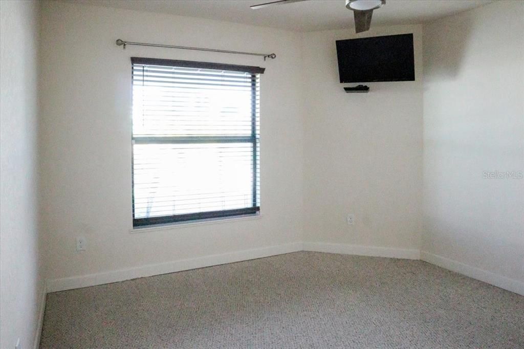 For Sale: $165,900 (2 beds, 2 baths, 1451 Square Feet)