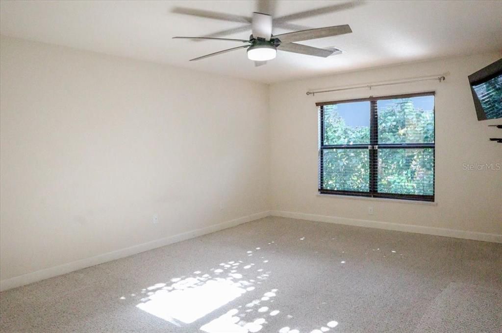 For Sale: $165,900 (2 beds, 2 baths, 1451 Square Feet)