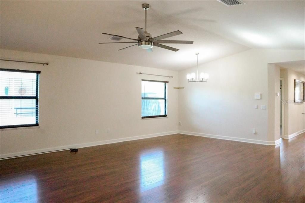 For Sale: $165,900 (2 beds, 2 baths, 1451 Square Feet)