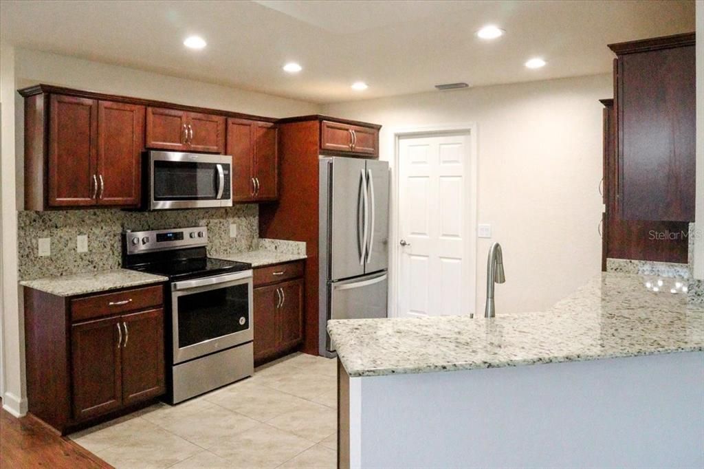 For Sale: $165,900 (2 beds, 2 baths, 1451 Square Feet)