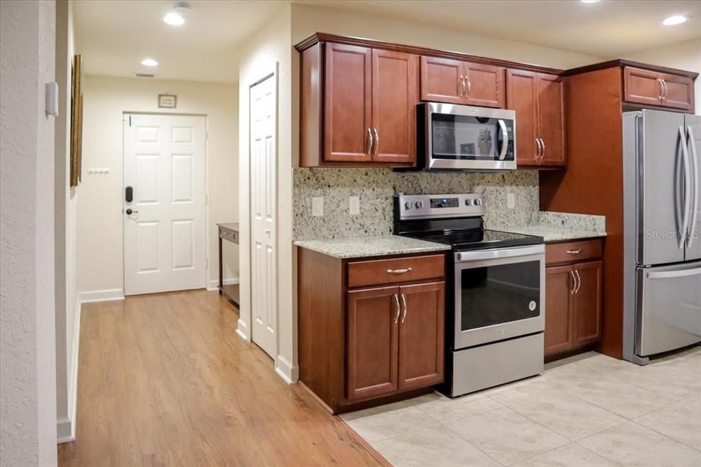 For Sale: $165,900 (2 beds, 2 baths, 1451 Square Feet)