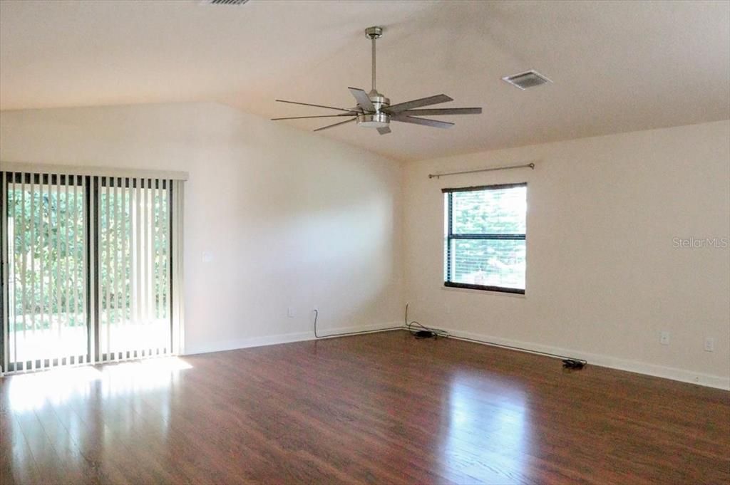 For Sale: $165,900 (2 beds, 2 baths, 1451 Square Feet)