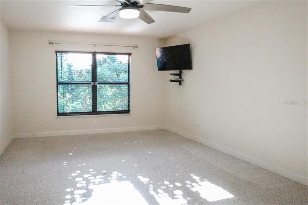 For Sale: $165,900 (2 beds, 2 baths, 1451 Square Feet)