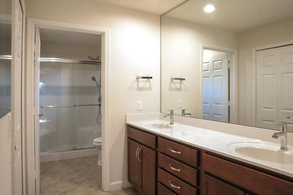 For Sale: $165,900 (2 beds, 2 baths, 1451 Square Feet)