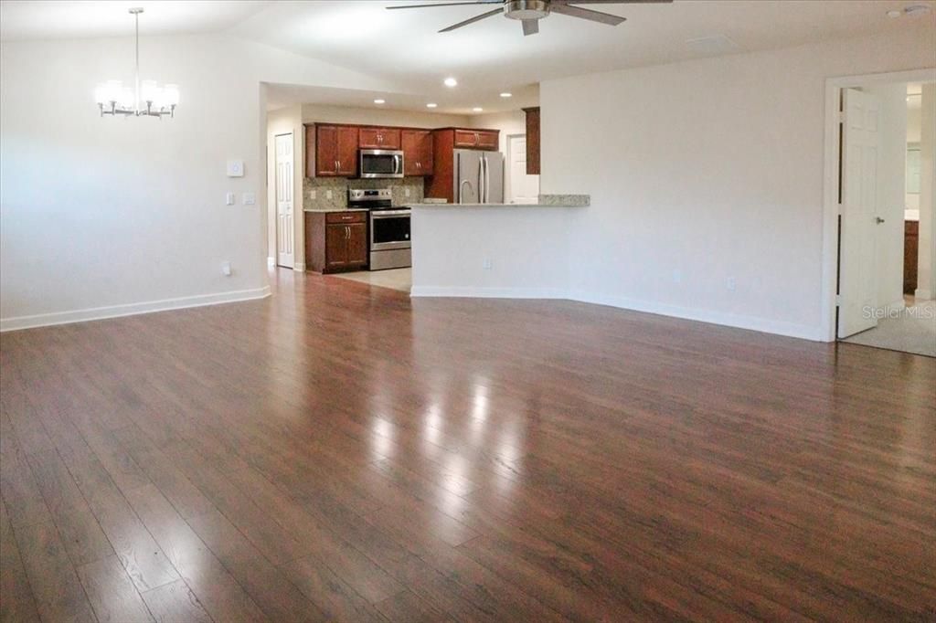 For Sale: $165,900 (2 beds, 2 baths, 1451 Square Feet)