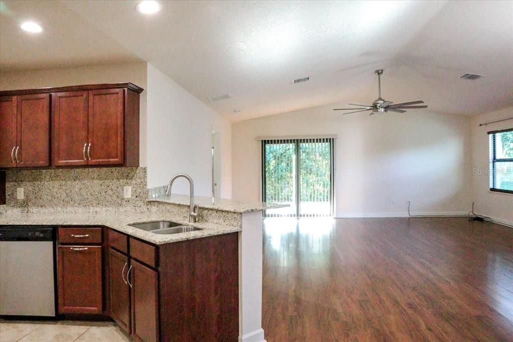 For Sale: $165,900 (2 beds, 2 baths, 1451 Square Feet)