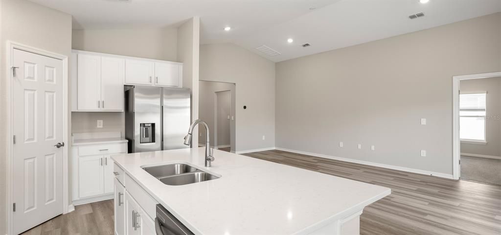 На продажу: $302,900 (3 спален, 2 ванн, 1744 Квадратных фут)