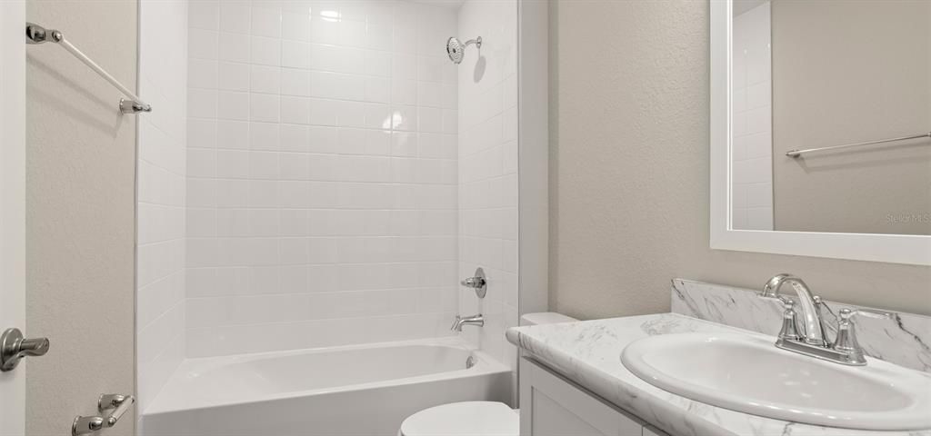 На продажу: $302,900 (3 спален, 2 ванн, 1744 Квадратных фут)