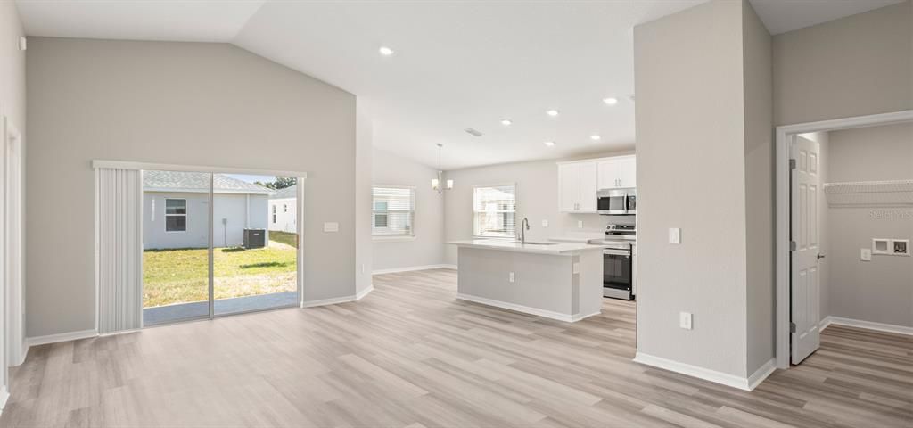 На продажу: $302,900 (3 спален, 2 ванн, 1744 Квадратных фут)