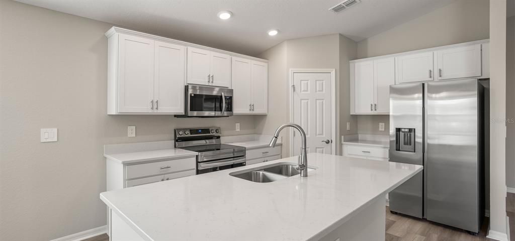 На продажу: $302,900 (3 спален, 2 ванн, 1744 Квадратных фут)