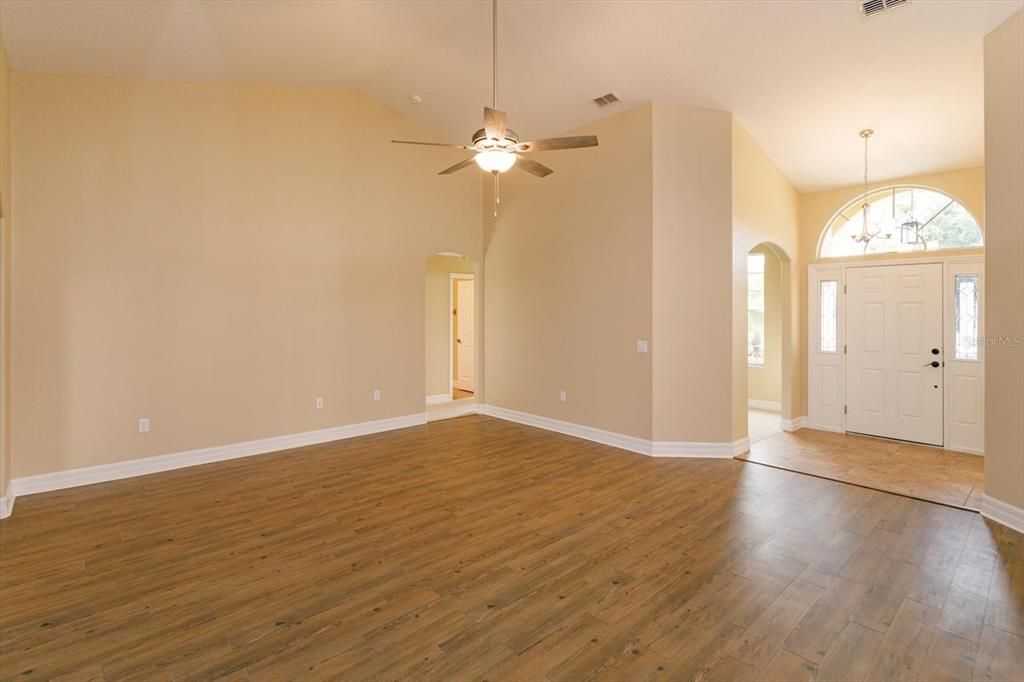 For Sale: $529,900 (4 beds, 3 baths, 2166 Square Feet)