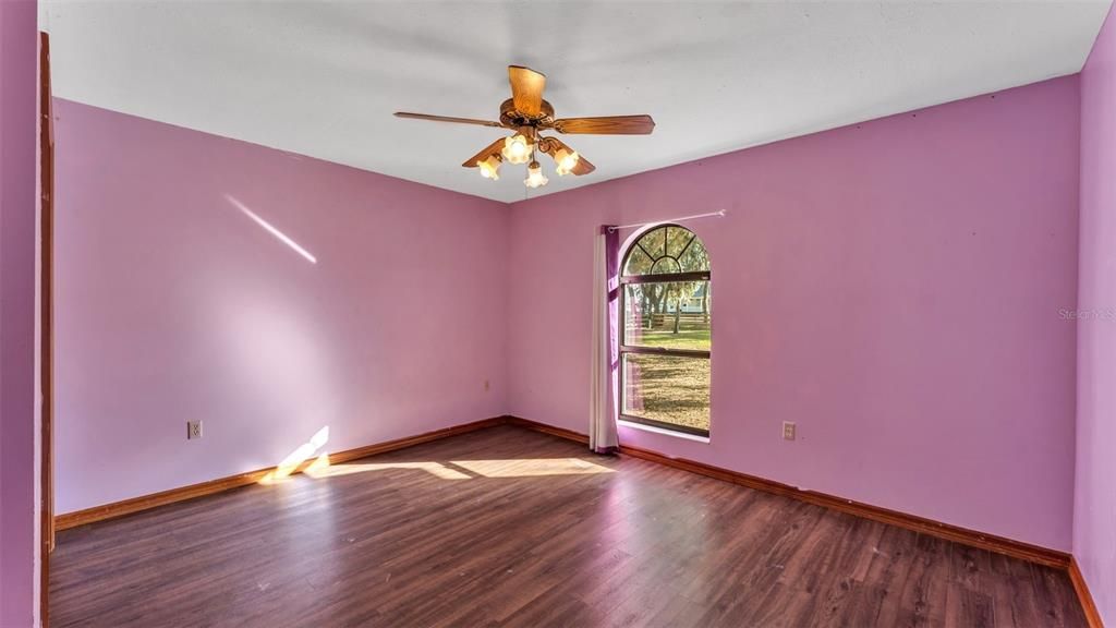 En Venta: $650,000 (4 camas, 2 baños, 2309 Pies cuadrados)