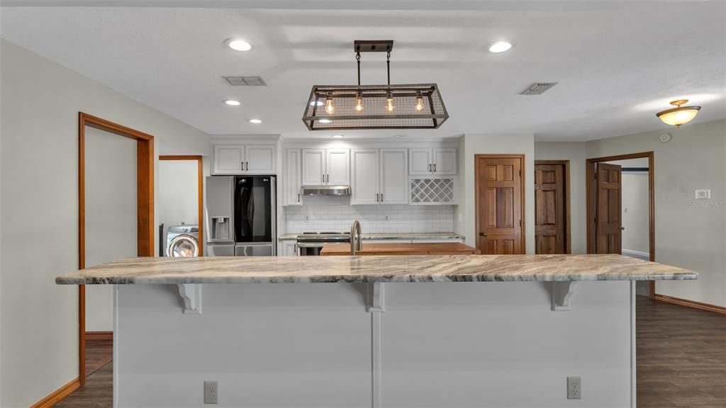 En Venta: $650,000 (4 camas, 2 baños, 2309 Pies cuadrados)