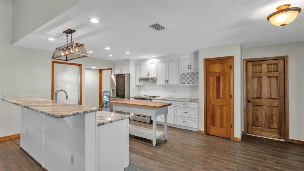 En Venta: $650,000 (4 camas, 2 baños, 2309 Pies cuadrados)