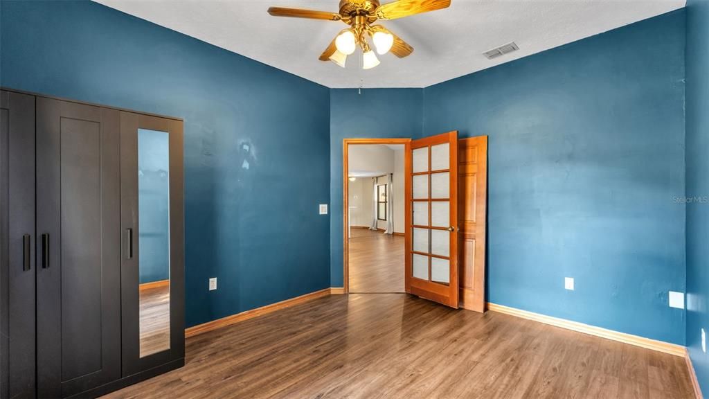 En Venta: $650,000 (4 camas, 2 baños, 2309 Pies cuadrados)