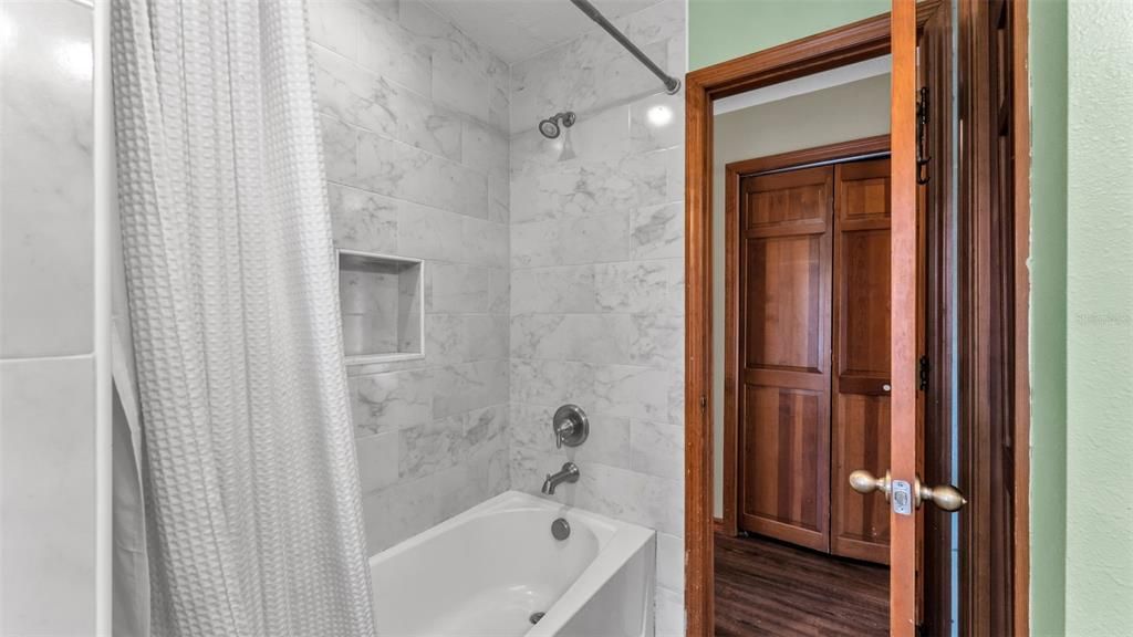 En Venta: $650,000 (4 camas, 2 baños, 2309 Pies cuadrados)