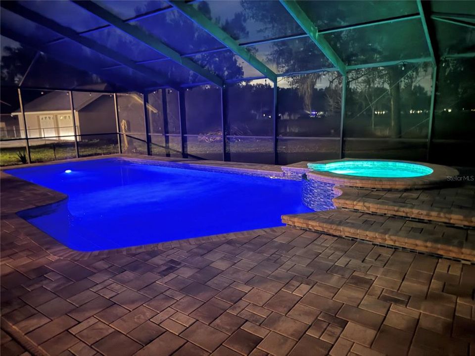 En Venta: $650,000 (4 camas, 2 baños, 2309 Pies cuadrados)