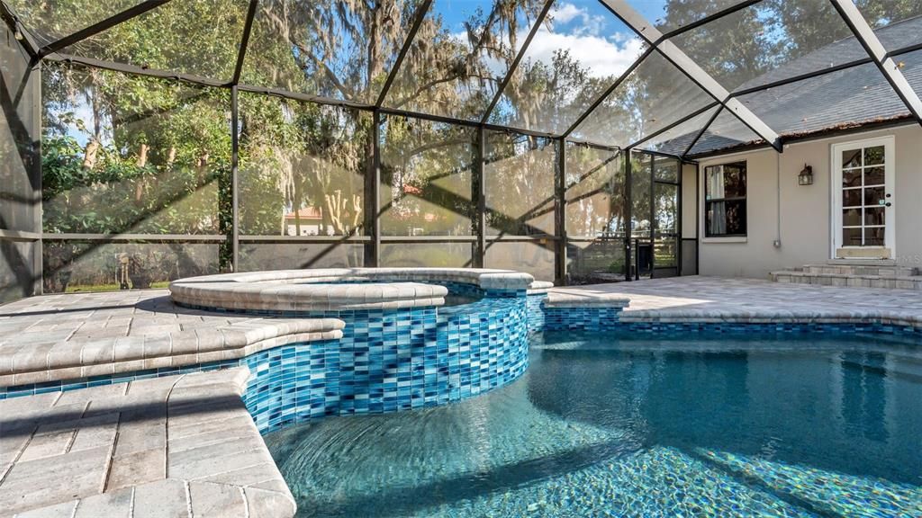 En Venta: $650,000 (4 camas, 2 baños, 2309 Pies cuadrados)