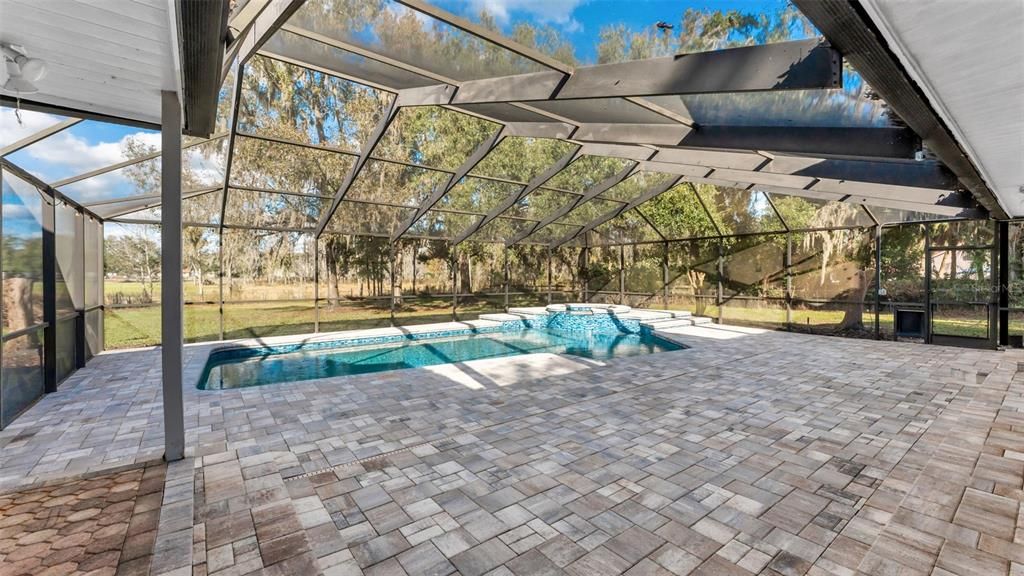 En Venta: $650,000 (4 camas, 2 baños, 2309 Pies cuadrados)