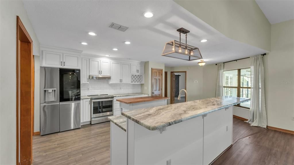 En Venta: $650,000 (4 camas, 2 baños, 2309 Pies cuadrados)