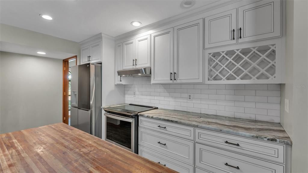 En Venta: $650,000 (4 camas, 2 baños, 2309 Pies cuadrados)