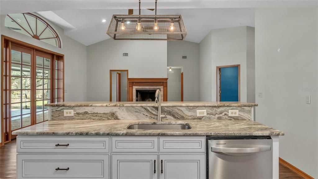 En Venta: $650,000 (4 camas, 2 baños, 2309 Pies cuadrados)