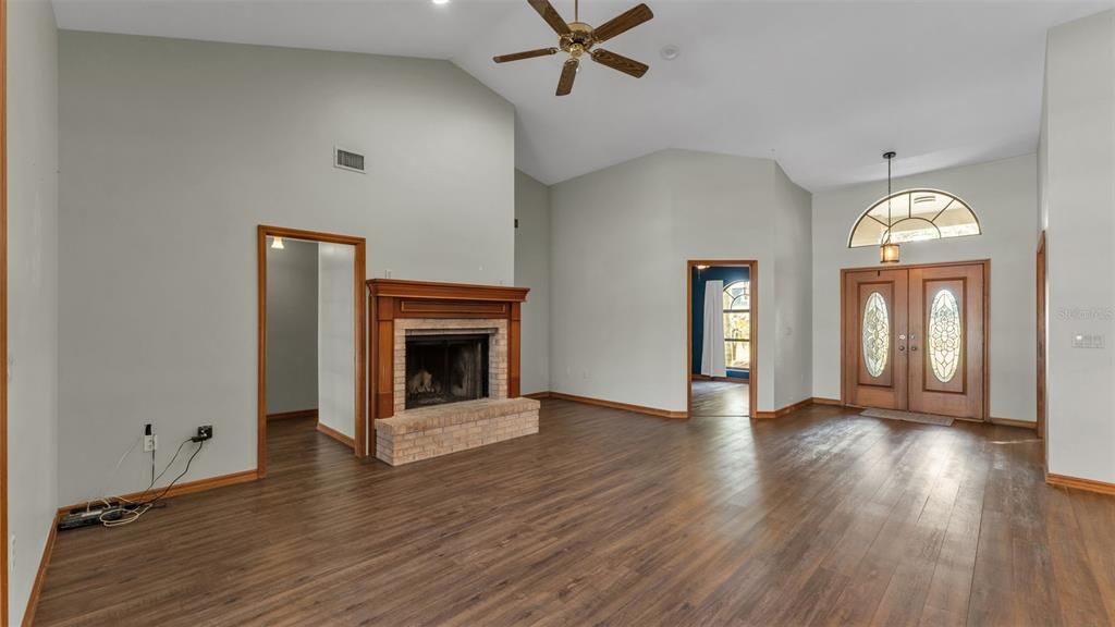 En Venta: $650,000 (4 camas, 2 baños, 2309 Pies cuadrados)