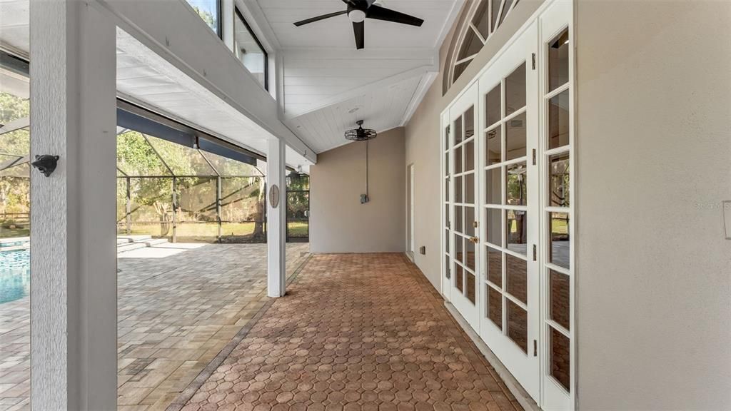 En Venta: $650,000 (4 camas, 2 baños, 2309 Pies cuadrados)