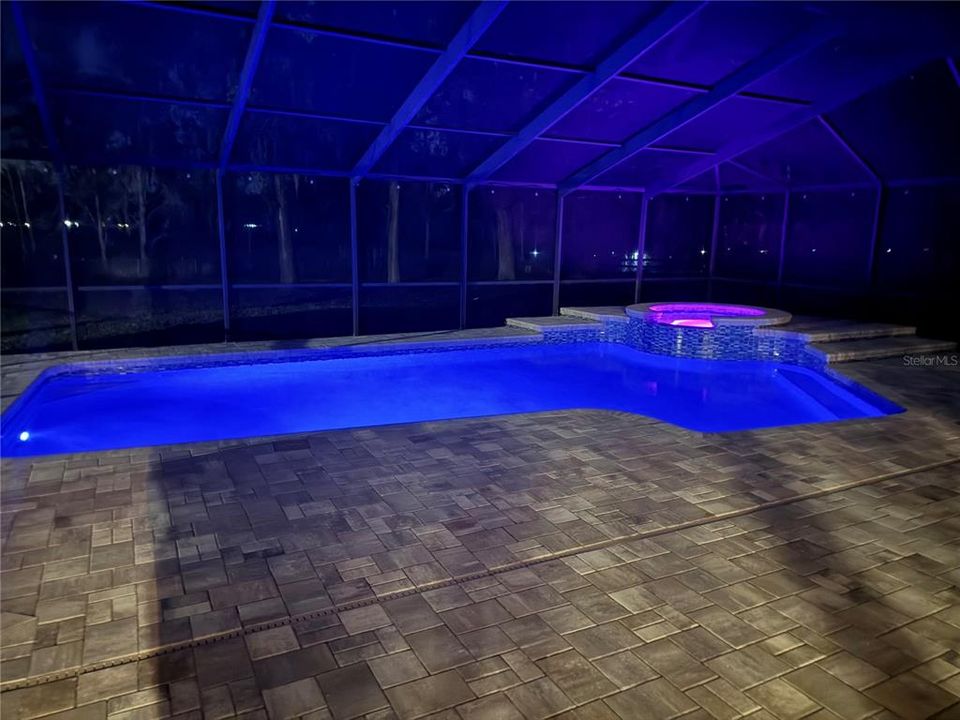 En Venta: $650,000 (4 camas, 2 baños, 2309 Pies cuadrados)