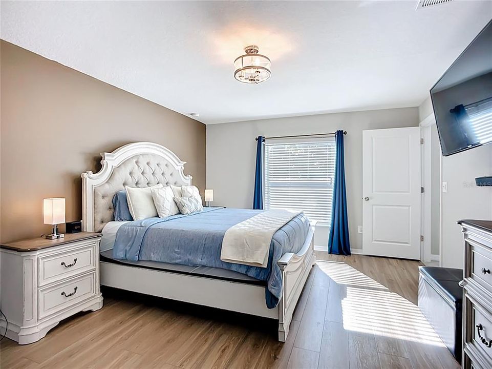 待售: $358,000 (4 贝兹, 2 浴室, 1918 平方英尺)