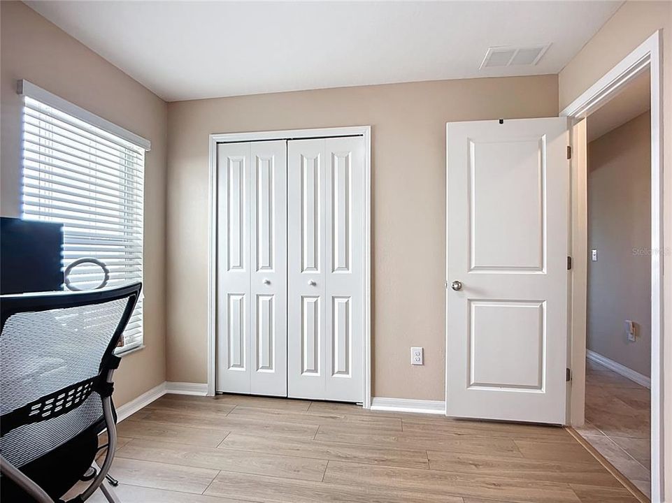 待售: $358,000 (4 贝兹, 2 浴室, 1918 平方英尺)