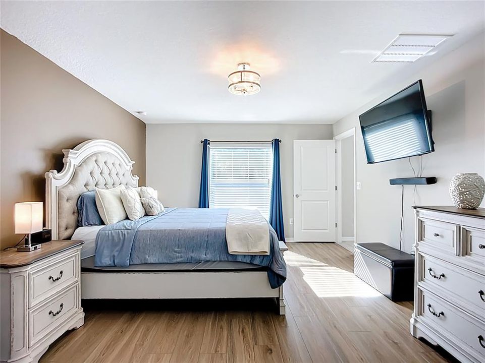 待售: $358,000 (4 贝兹, 2 浴室, 1918 平方英尺)