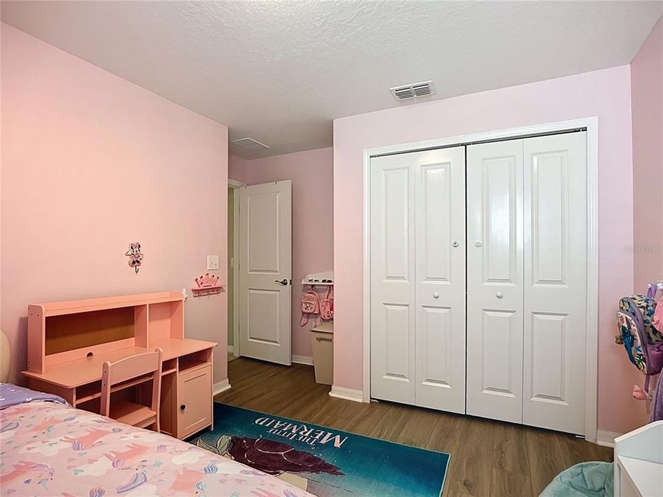 待售: $358,000 (4 贝兹, 2 浴室, 1918 平方英尺)