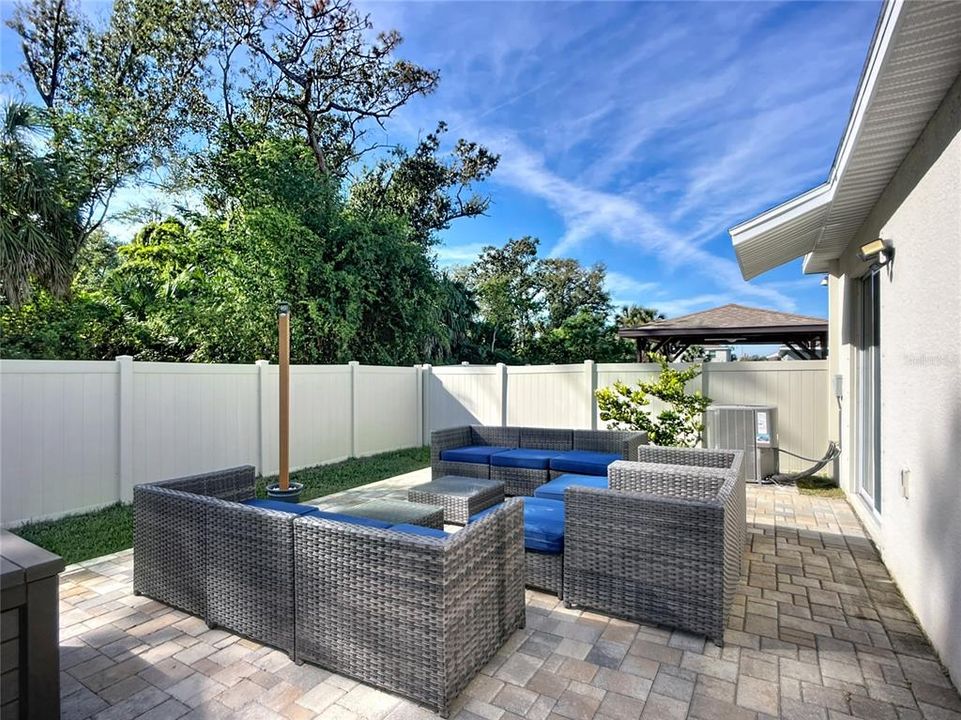 待售: $358,000 (4 贝兹, 2 浴室, 1918 平方英尺)