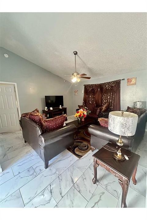 На продажу: $340,000 (4 спален, 2 ванн, 1683 Квадратных фут)