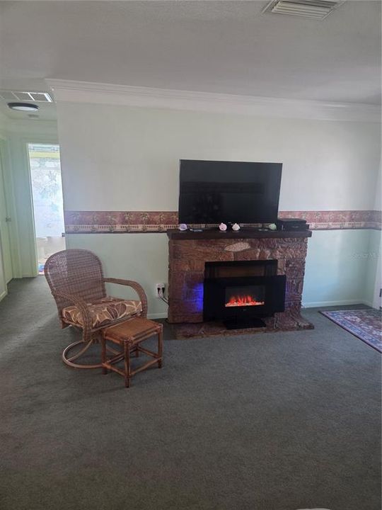 For Sale: $370,000 (2 beds, 2 baths, 1060 Square Feet)