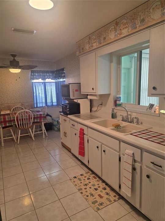 For Sale: $370,000 (2 beds, 2 baths, 1060 Square Feet)