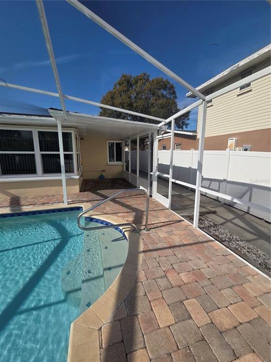 For Sale: $370,000 (2 beds, 2 baths, 1060 Square Feet)