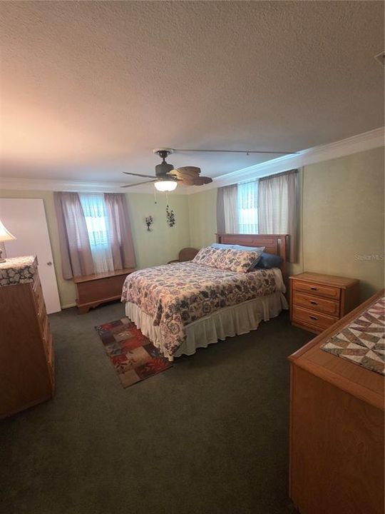 For Sale: $370,000 (2 beds, 2 baths, 1060 Square Feet)