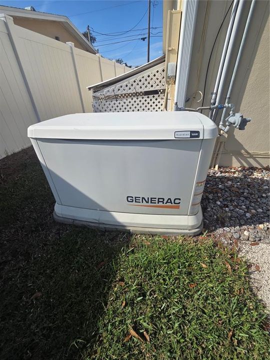 For Sale: $370,000 (2 beds, 2 baths, 1060 Square Feet)