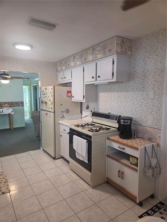 For Sale: $370,000 (2 beds, 2 baths, 1060 Square Feet)